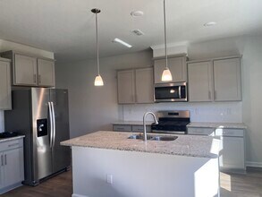 2811 Farmhouse Dr in Apex, NC - Foto de edificio - Building Photo