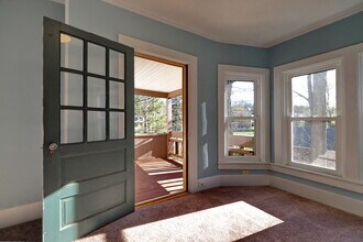 197 Western Ave, Unit 2 - Upstairs in Brattleboro, VT - Building Photo - Building Photo