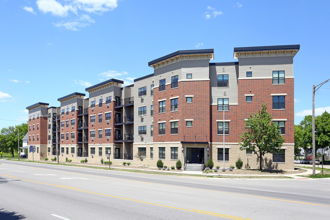 Kingston Village Apartments in Cedar Rapids, IA - Foto de edificio - Building Photo