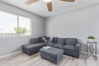 2437 E Jones Ave in Phoenix, AZ - Building Photo - Building Photo