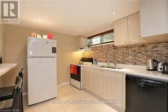 529 Trudale Ct in Oakville, ON - Building Photo - Building Photo