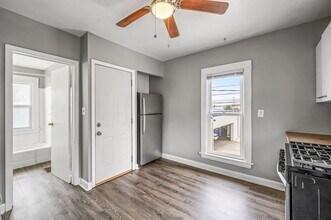 918-18 1/2 18 1/2 Ave NE in Minneapolis, MN - Building Photo - Building Photo