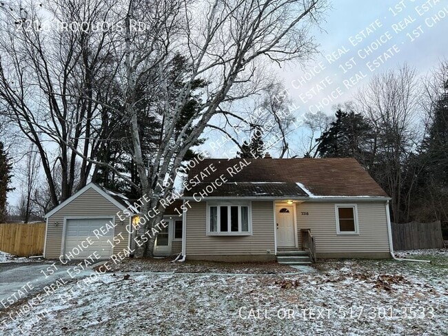 2216 Iroquois Rd in Okemos, MI - Building Photo - Building Photo