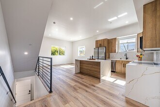 4445 1/2 Auckland Ave in Los Angeles, CA - Building Photo - Building Photo