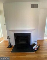 1109 N Pitt St in Alexandria, VA - Building Photo