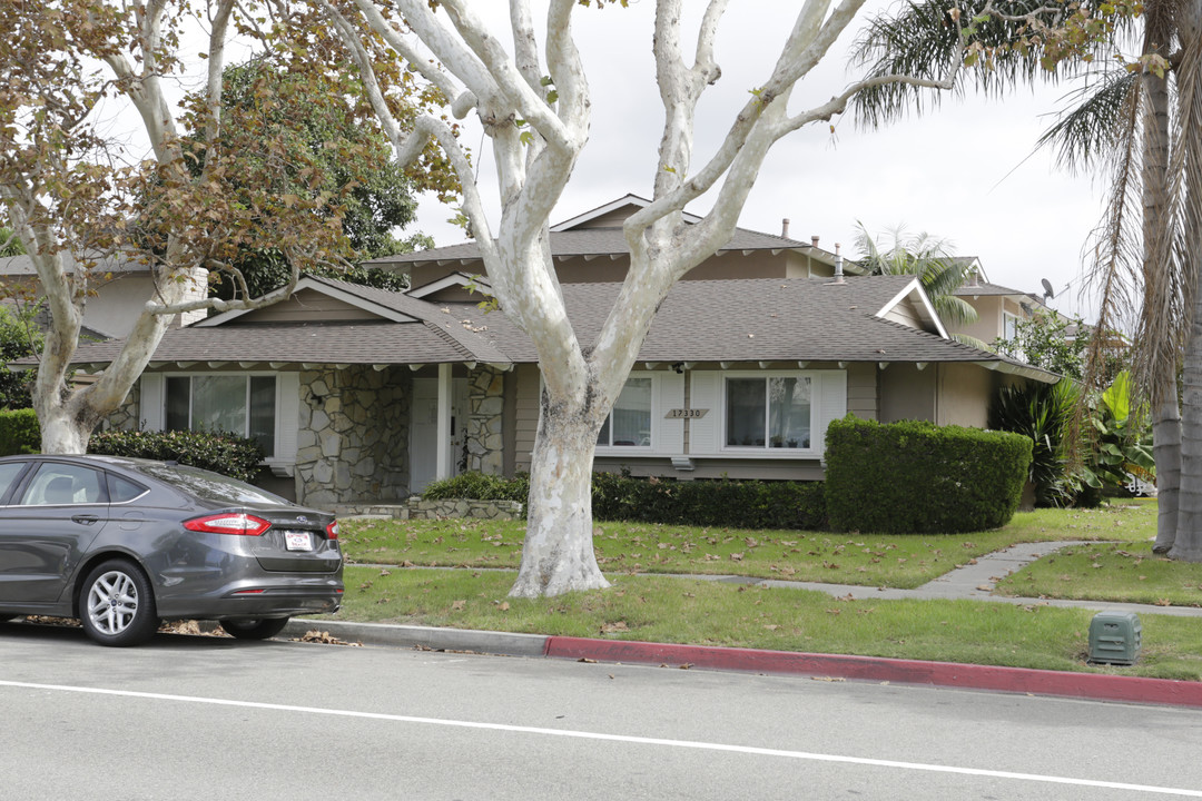 17330 San Mateo St in Fountain Valley, CA - Foto de edificio