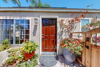 251 Avenida Rosa in San Clemente, CA - Building Photo - Building Photo