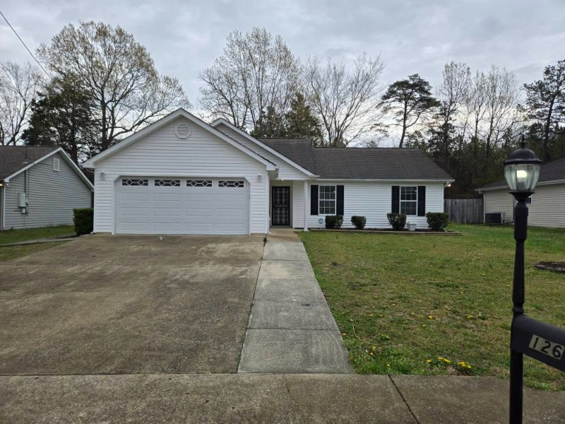 126 Colony Cir in Fort Oglethorpe, GA - Building Photo