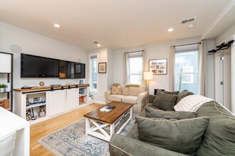 280 Gold St, Unit 2 in Boston, MA - Building Photo - Building Photo