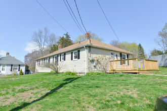 130 Circle Dr in Litchfield, CT - Building Photo - Building Photo
