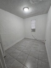 626 NW 22nd Rd-Unit -1A in Fort Lauderdale, FL - Building Photo - Building Photo