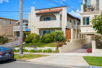 210 S Lucia Ave in Redondo Beach, CA - Building Photo - Building Photo