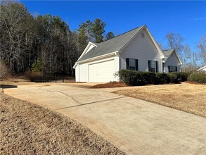 35 Hidden Brook Ln in Newnan, GA - Building Photo - Building Photo