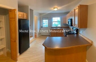 10 River Village Dr in Milford, ME - Foto de edificio - Building Photo