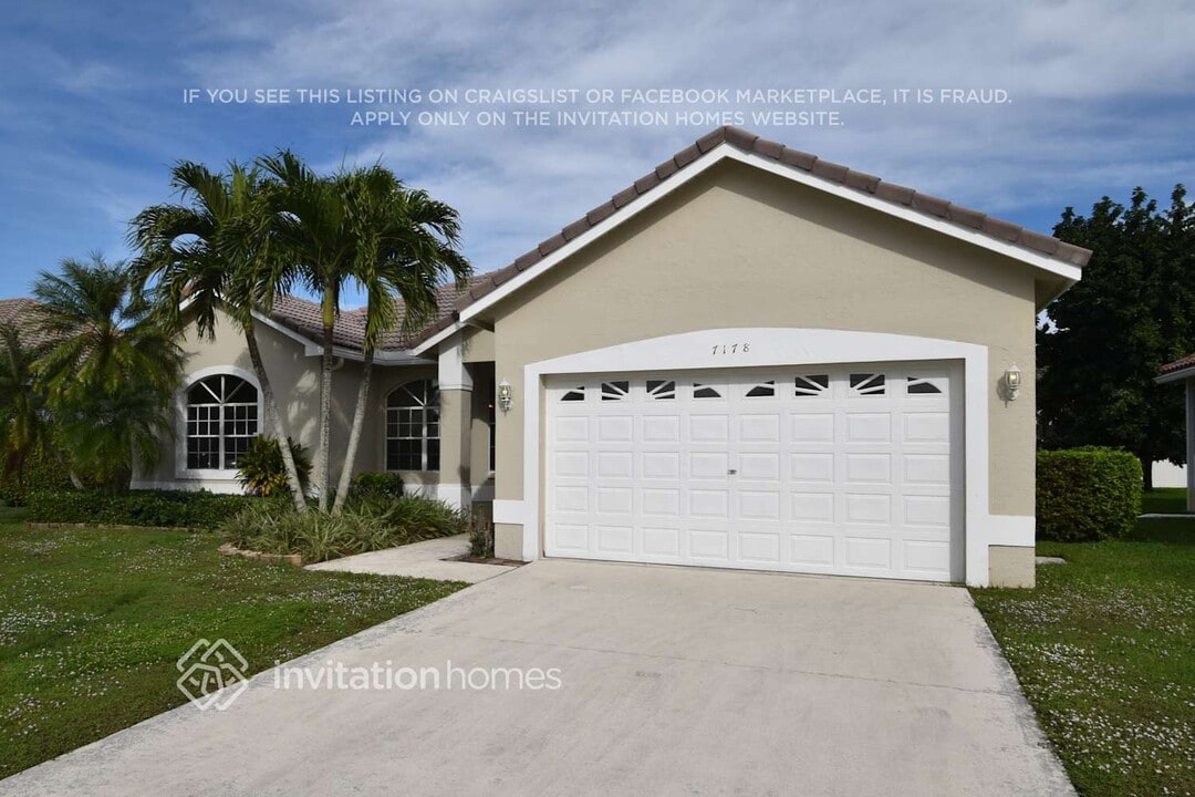 7178 Catalina Isle Dr in Lake Worth Beach, FL - Building Photo