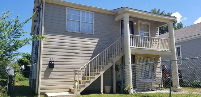 property at 925-927 Flood St
