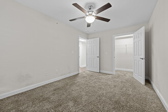 Ridgewood Club Apartments in Virginia Beach, VA - Building Photo - Interior Photo