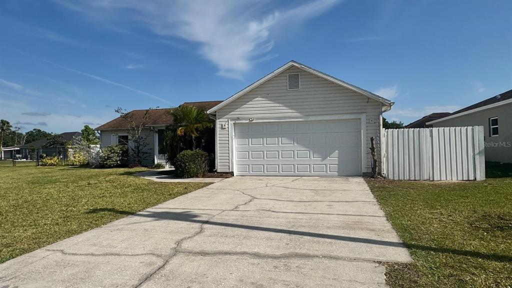 720 Bear Way in Kissimmee, FL - Building Photo