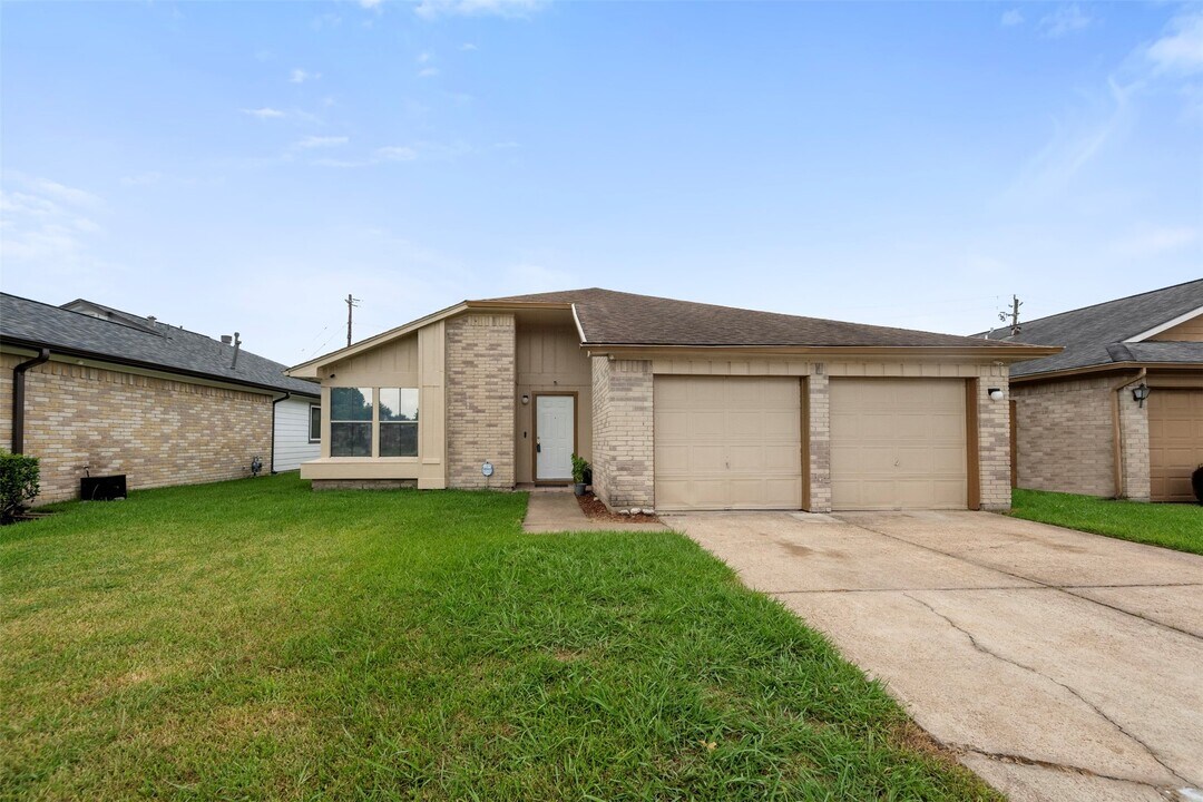 10954 Pigeonwood Dr in Houston, TX - Building Photo