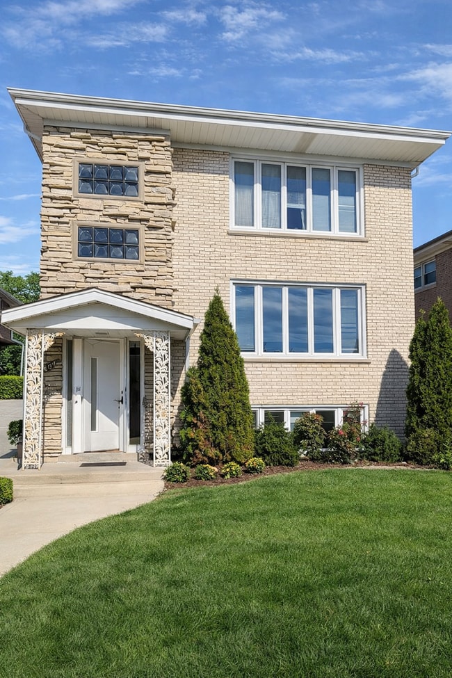 property at 8604 W Carmen Ave