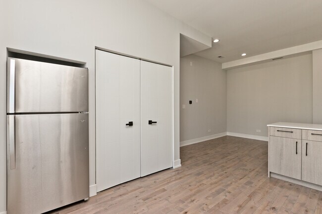 1935 S May St, Unit 3r in Chicago, IL - Building Photo - Building Photo