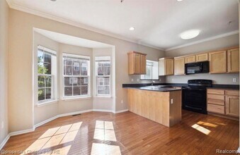 22089 Parkview Dr in Taylor, MI - Building Photo - Building Photo