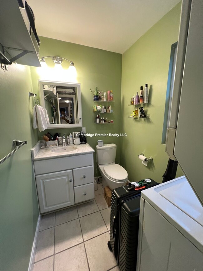 59 Allston St, Unit 2 in Cambridge, MA - Foto de edificio - Building Photo