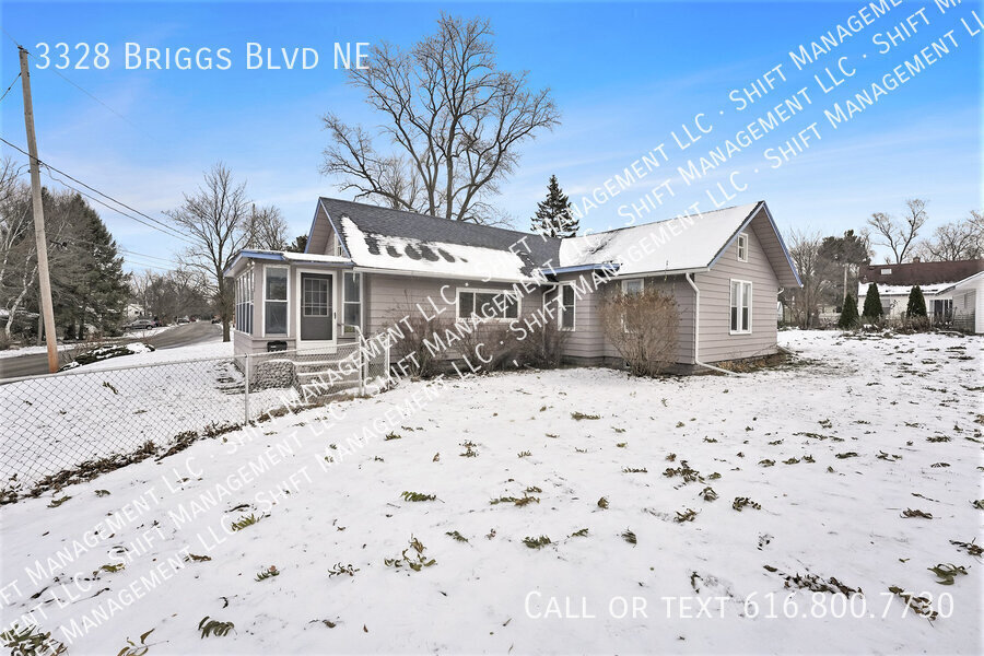 3328 Briggs Blvd NE in Grand Rapids, MI - Building Photo