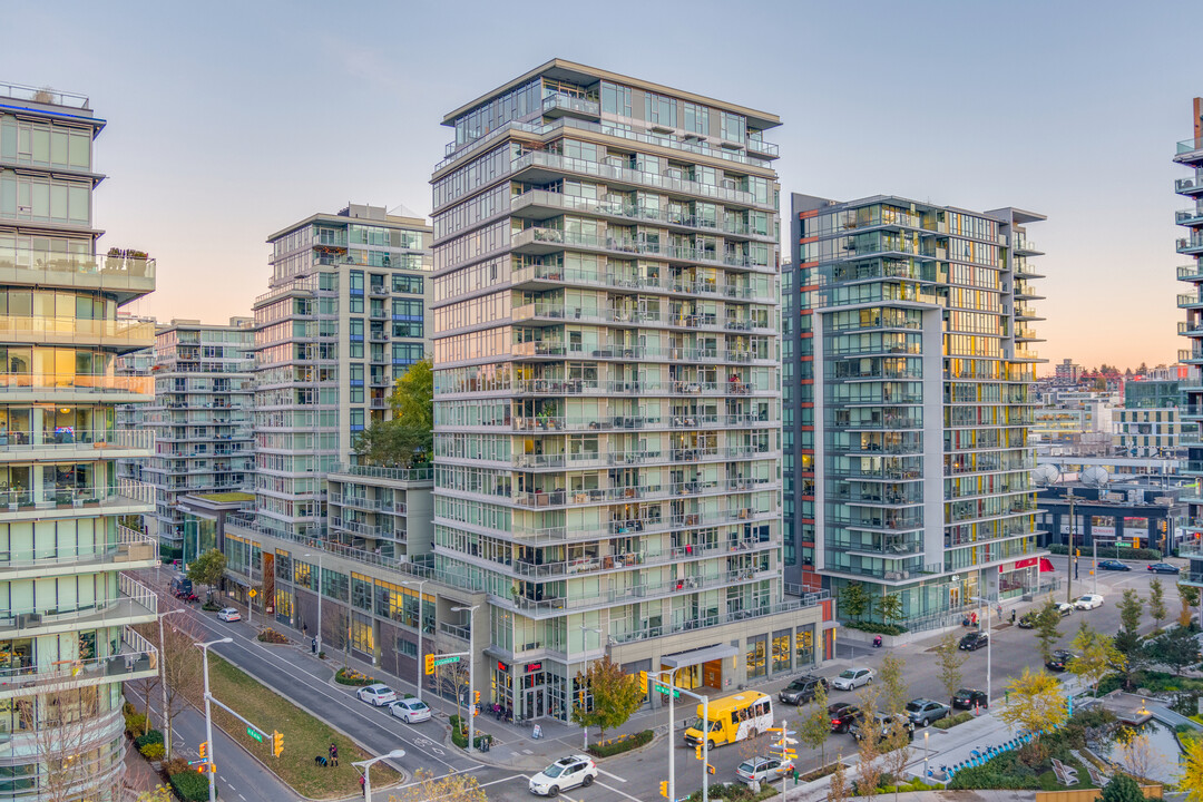 Wall Centre False Creek West in Vancouver, BC - Building Photo