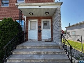 392 Washington  1A in Bergenfield, NJ - Building Photo