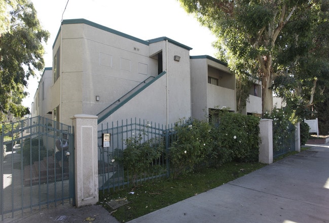11110 Moorpark St