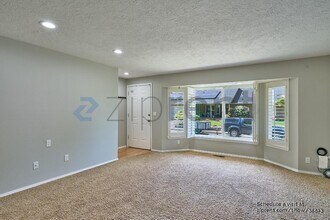 17465 NW Carl Ct in Portland, OR - Building Photo - Building Photo