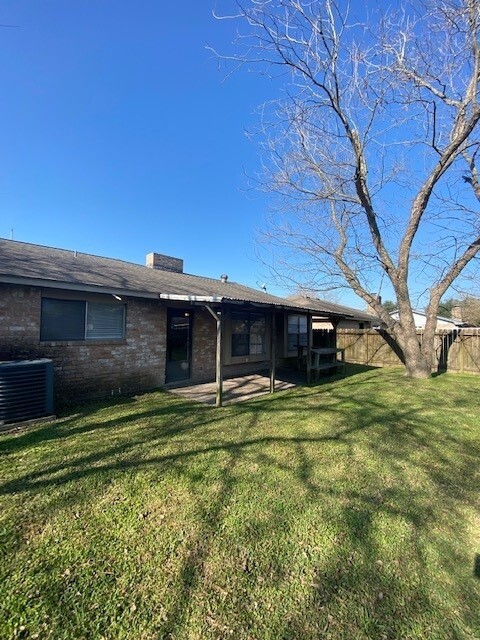 8022 Bunker Wood Ln in Houston, TX - Building Photo - Building Photo
