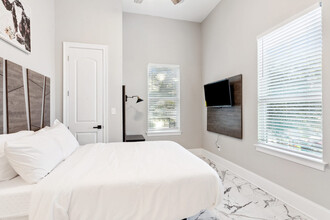 2335 Canal St in New Orleans, LA - Building Photo - Building Photo