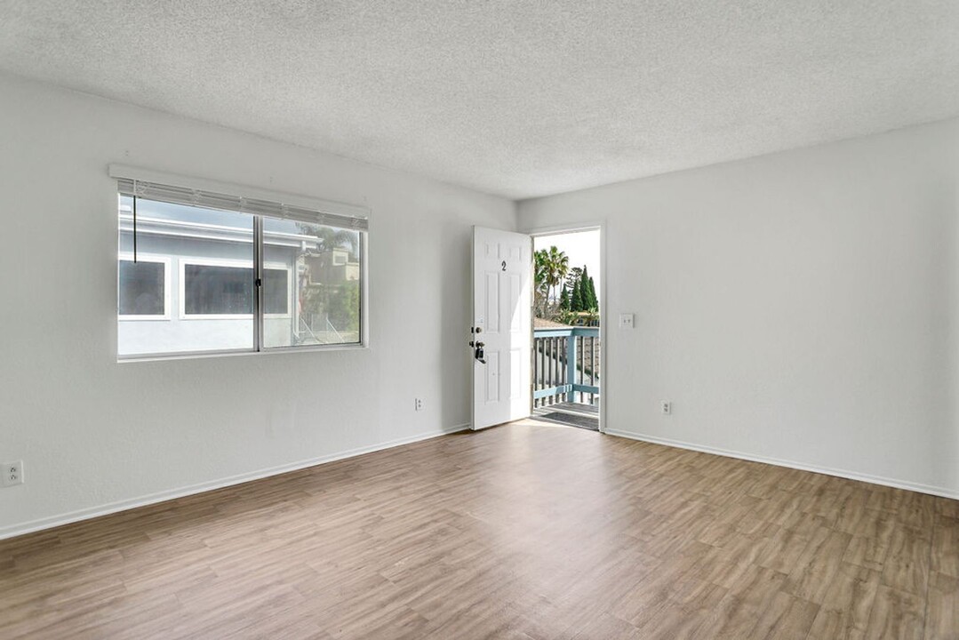 1320-1322 Pacific Beach Dr in San Diego, CA - Building Photo
