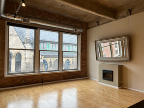 2000 S Michigan Ave, Unit 302 in Chicago, IL - Foto de edificio - Building Photo