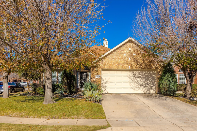 11620 Wild Pear Ln in Fort Worth, TX - Building Photo