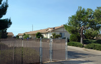 Tokage Manor in Victorville, CA - Foto de edificio - Building Photo