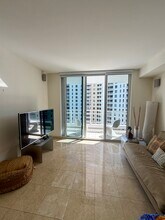 801 Brickell Key Blvd, Unit Brickell Key unit #1207 in Miami, FL - Foto de edificio - Building Photo
