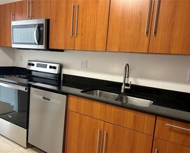 3001 S Ocean Dr in Hollywood, FL - Building Photo - Building Photo