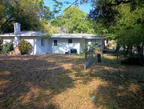 200 Center St in Daytona Beach, FL - Building Photo - Building Photo
