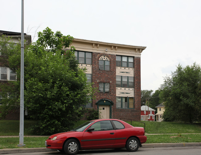 2704-2706 Benton Blvd in Kansas City, MO - Foto de edificio - Building Photo