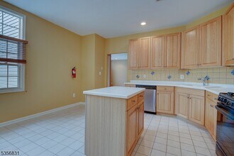 608 Kensington Ln in Livingston, NJ - Building Photo - Building Photo