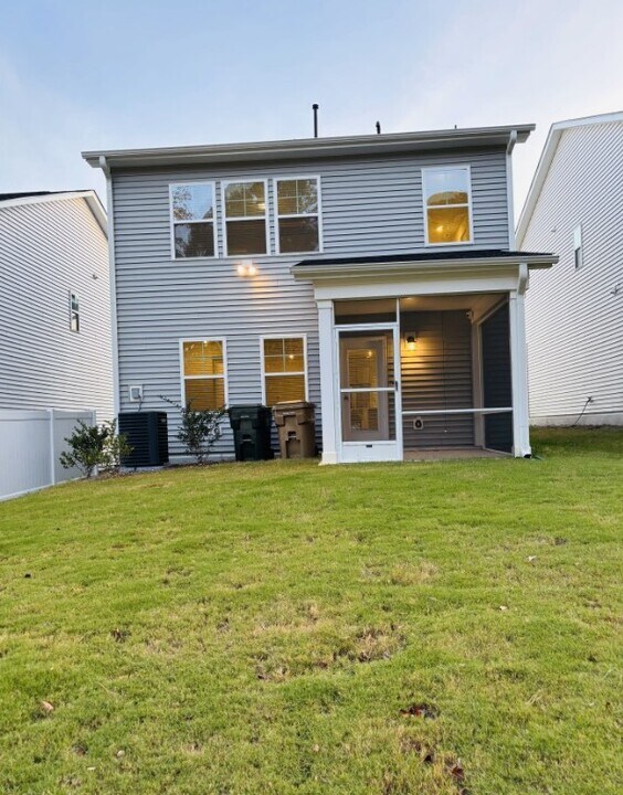 303 Aster Bloom Ln in Raleigh, NC - Building Photo