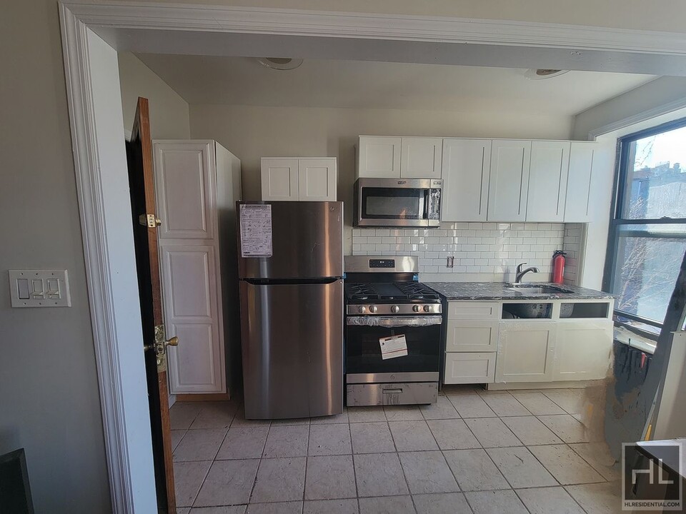 366 Macon St, Unit 2 in Brooklyn, NY - Building Photo