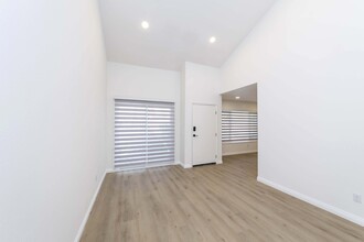 2423 Coventry Cir in Fullerton, CA - Foto de edificio - Building Photo