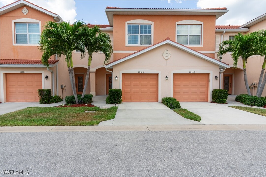 10105 Via Colomba Circle in Ft. Myers, FL - Building Photo