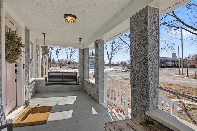 136 E Jackson St in Oswego, IL - Building Photo - Building Photo