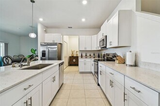 10380 Lavender Aster Trl in San Antonio, FL - Foto de edificio - Building Photo