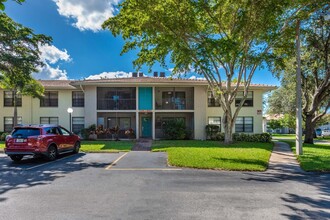 9930 Pineapple Tree Dr in Boynton Beach, FL - Building Photo - Building Photo